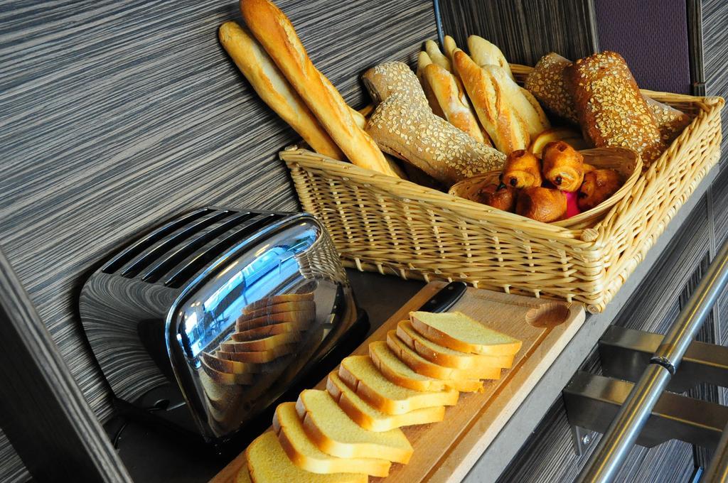 Eastlodge Lyon Est Eurexpo Saint-Priest  Restaurang bild